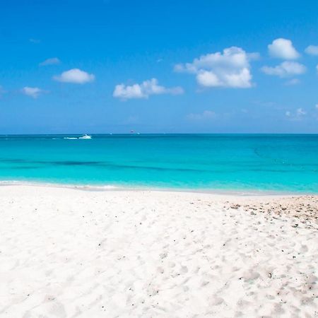 Grace Bay Place Hotell Exteriör bild